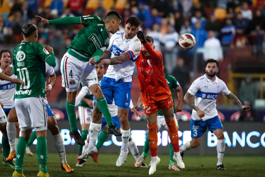 Peranic en el ojo del huracán tras la caída de la UC ante Audax | Foto: Photosport
