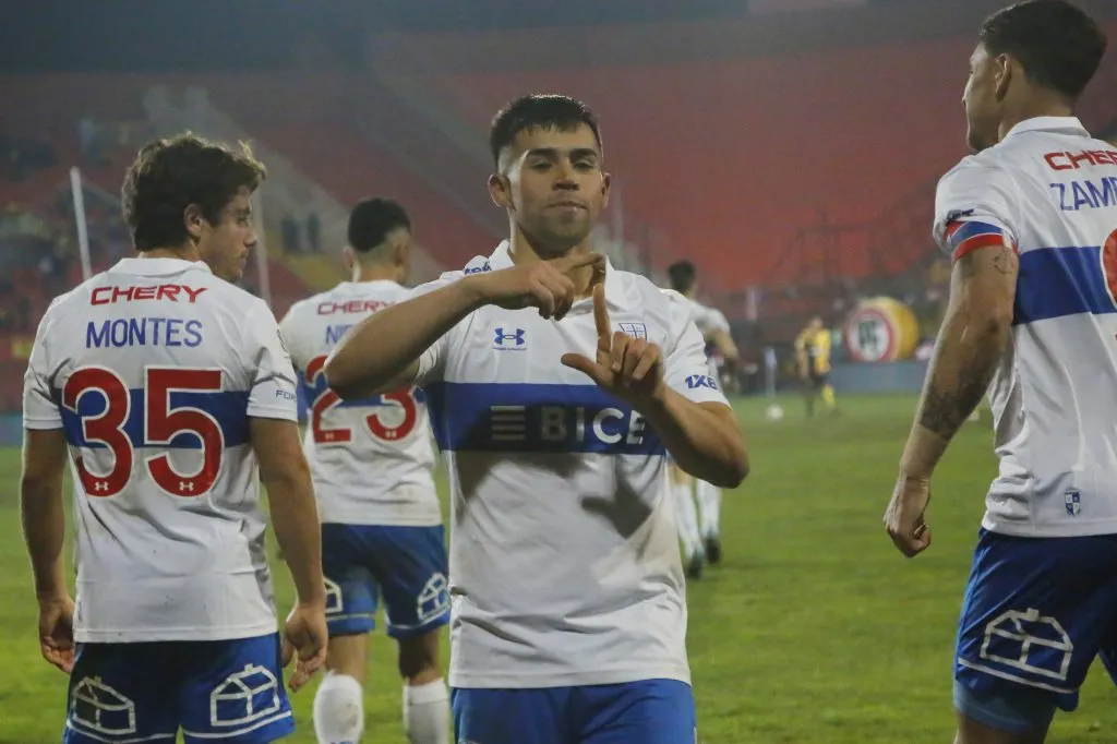 Aravena es seguido de la Championship | Foto: Photosport