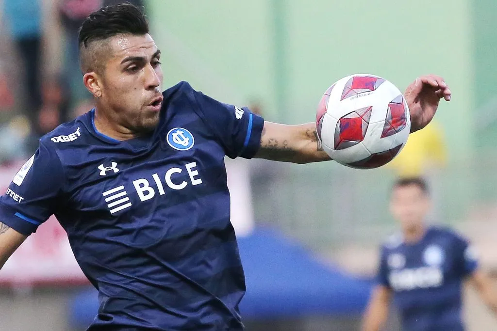 César Pinares sigue sin brillar en Universidad Católica a raíz de sus lesiones (Photosport)