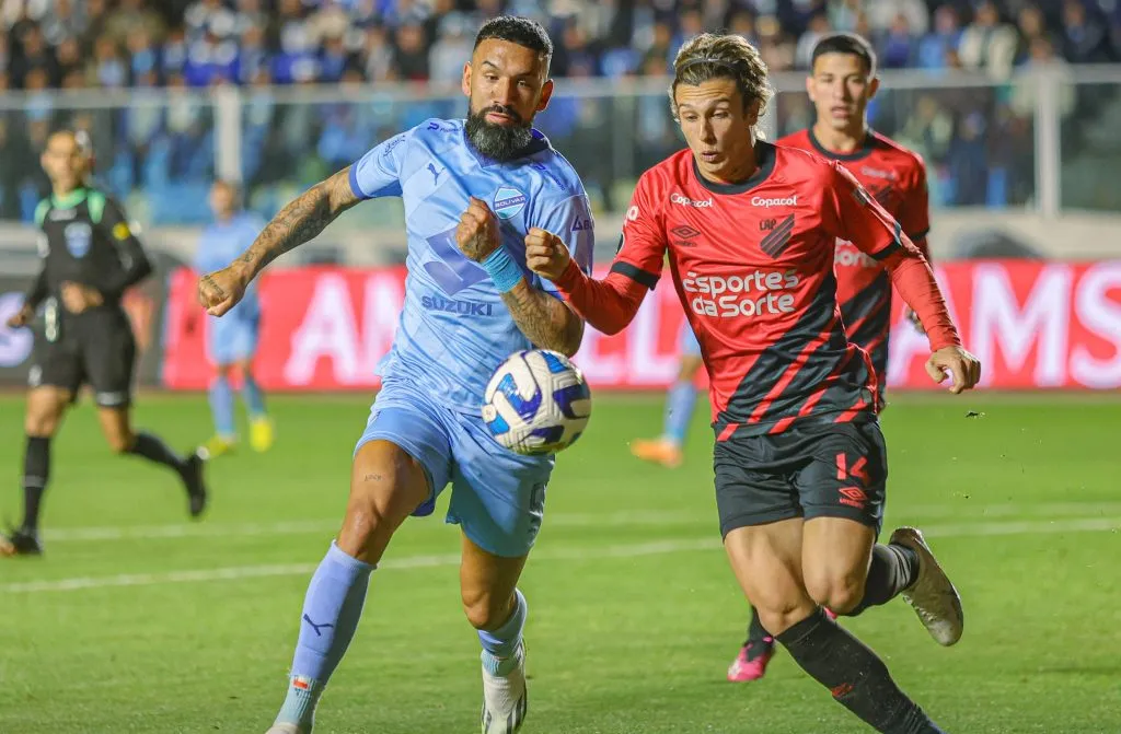 Ronnie Fernández es uno de los delanteros más destacados de América por la Conmebol (@Bolivar_Oficial)