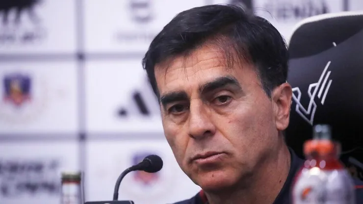 Gustavo Quinteros deja en el aire su continuidad en Colo Colo