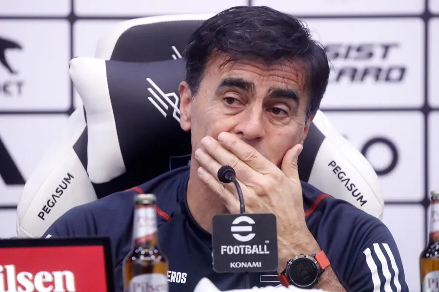 Gustavo Quinteros deja en el aire su continuidad en Colo Colo | Foto: Photosport