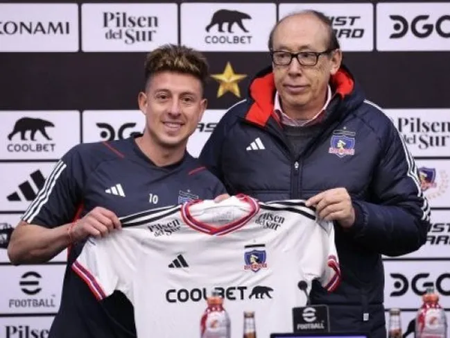 Parra en su presentación en Colo Colo | Foto: Photosport