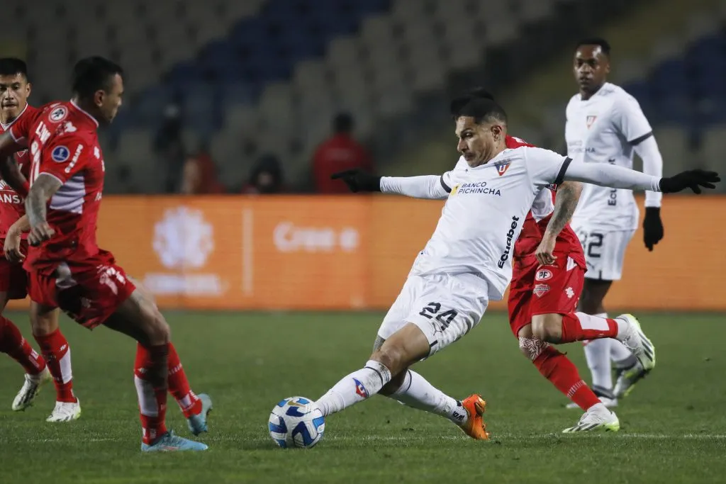 Paolo Guerrero marcó el gol de la victoria para LDU ante Ñublense (Photosport)