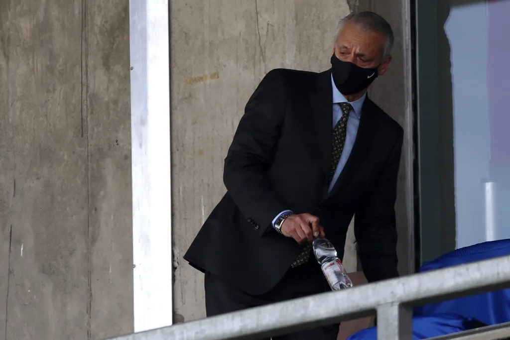 Javier Castrilli fue directo a atacar a Francisco Gilabert por su poca pericia para cobrar el penal a favor de Colo Colo (Photosport)