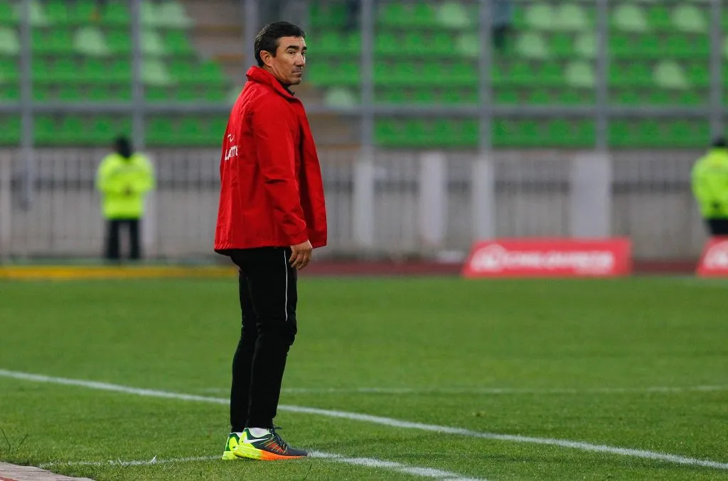 Alejandro Hisis siente que Alan Saldivia es uno de los jugadores buenos de Colo Colo y que se ganó que lo vengan a buscar de Argentina (Photosport)