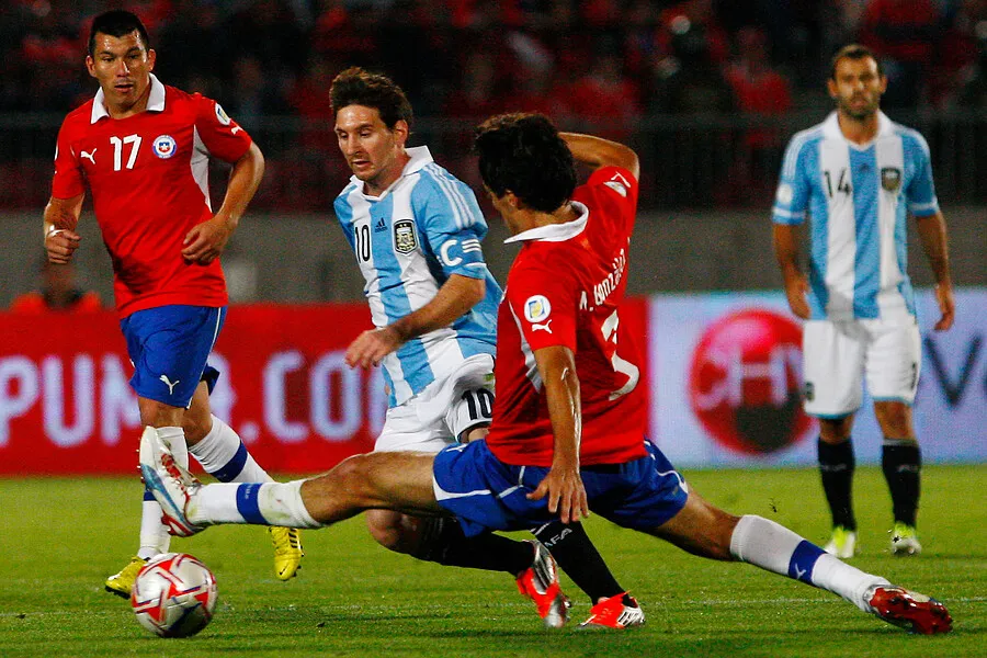 González fue al hueso contra Pancho Prieto. | Foto: Photosport