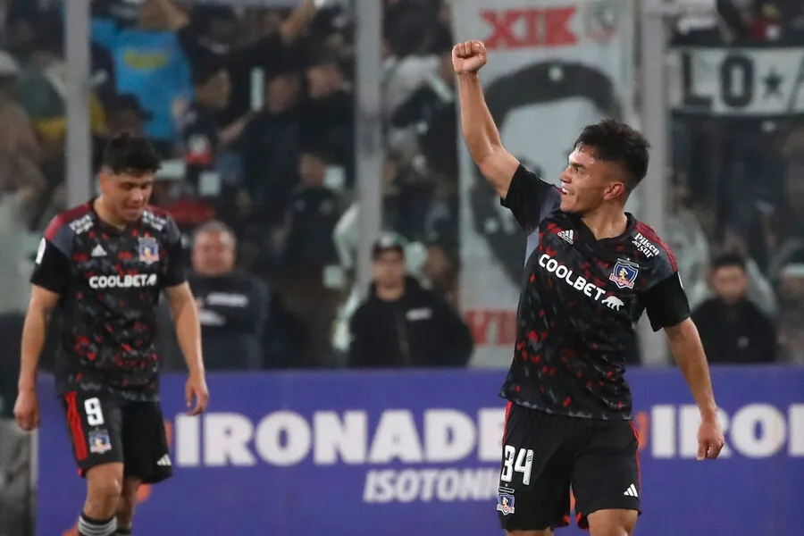 De la mano del Vicho, Colo Colo venció a Palestino en Copa Chile. | Foto: Photosport