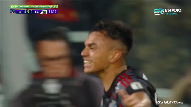 Vicente Pizarro adelantó a Colo Colo ante Palestino por las semifinales de la zona centro-norte de la Copa Chile (Foto: TNT Sports)