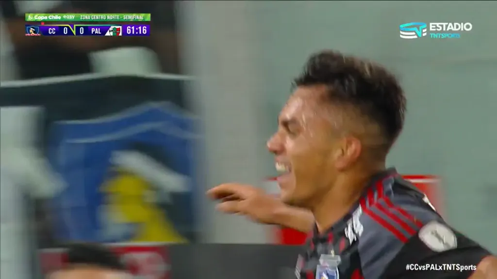 Vicente Pizarro celebra su primer gol en el profesionalismo (Foto: TNT Sports)