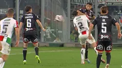 Jeyson Rojas perdió los estribos en Colo Colo y dejó cortado a Fernando Meza en Palestino con una furiosa patada