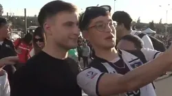 El hijo del ex jugador de Colo Colo se tomó unos minutos para sacarse fotografías con los hinchas albos.