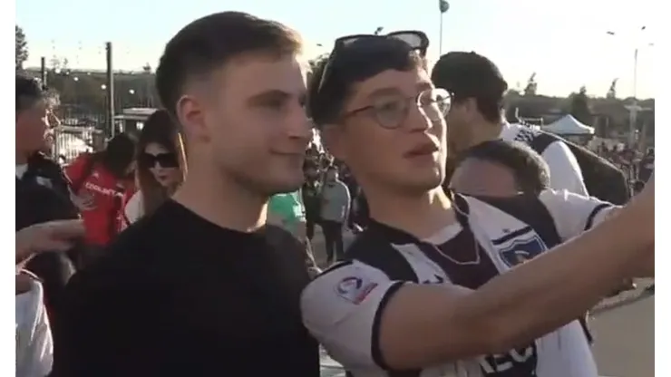 El hijo del ex jugador de Colo Colo se tomó unos minutos para sacarse fotografías con los hinchas albos.
