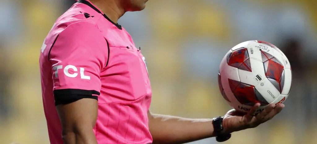 El arbitraje chileno otra vez tiene un escandaloso episodio por un supuesto acoso sexual (Photosport)