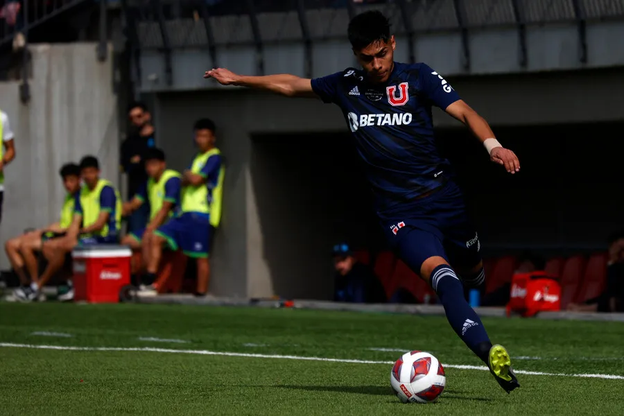 Darío Osorio busca su mejor versión con los azules, pero no la encuentra. | Foto: Photosport