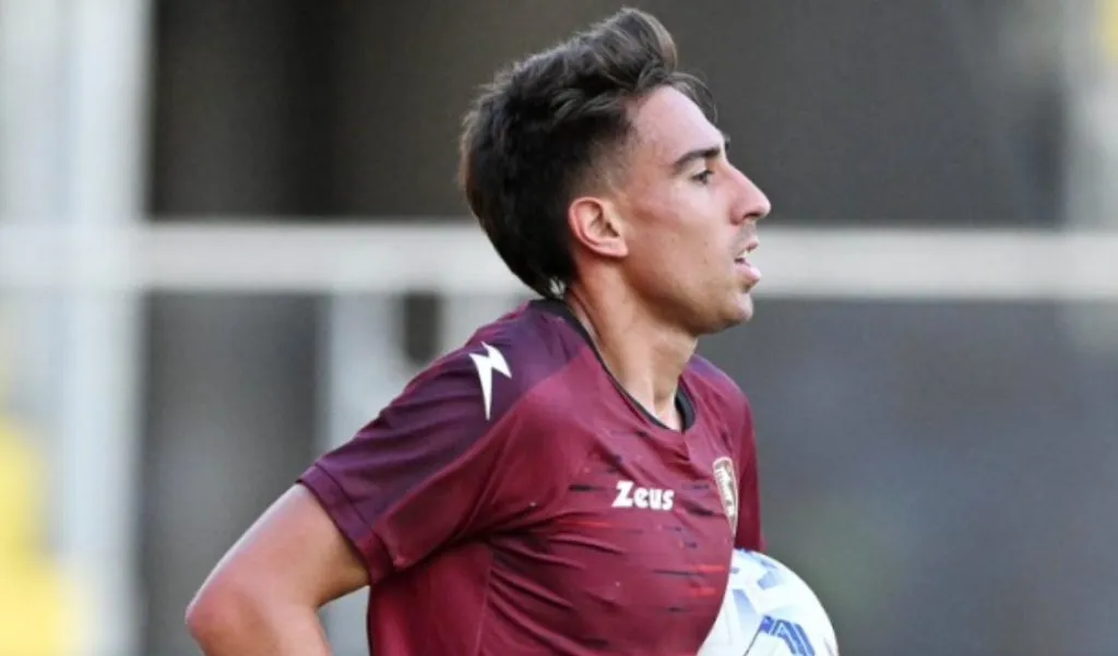 Diego Valencia no pasó los exámenes médicos en el Palermo y aún no sabe qué pasará con su futuro (@OfficialUSS1919)