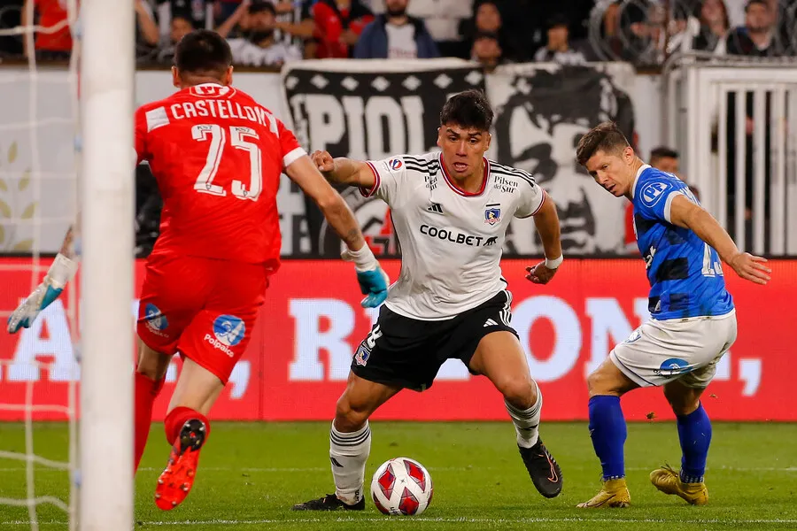 Aseguran que la oferta por Pizarro es inminente. | Foto: Photosport