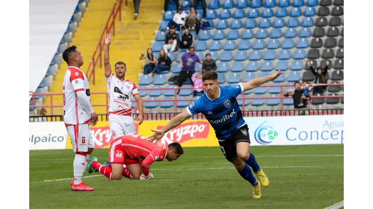 Huachipato alcanza a Cobresal en la tabla de posiciones