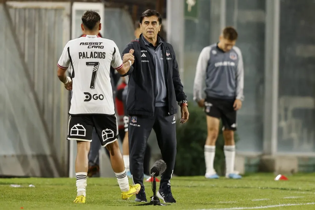 Gustavo Quinteros no quiere arriesgar a jugadores en Colo Colo por Copa Chile (Photosport)