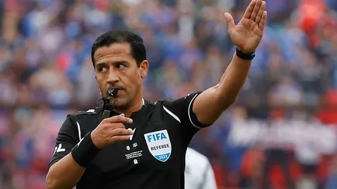 Felipe González tendrá la misión de dirigir el compormiso entre Colo Colo y la Universidad Católica en el estadio Monumental (Foto: Photosport)