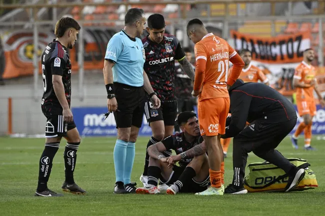 Carlos Palacios sufre lesión en encuentro ante Cobreloa en Calama (Foto: Photosport)