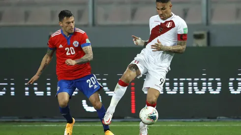 Paolo Guerrero marca dos goles y asusta a Chile