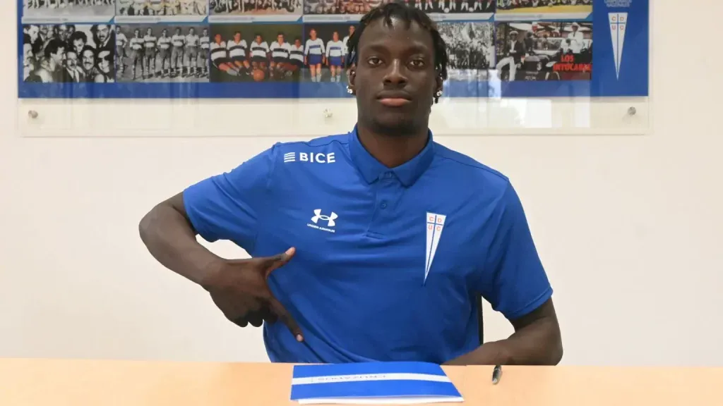 Ousman Touray firmó contrato con la UC y está esperando su oportunidad en el primer equipo (Cruzados)