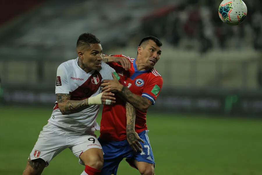 Chile y Perú se vuelven a ver las caras. | Foto: Photosport