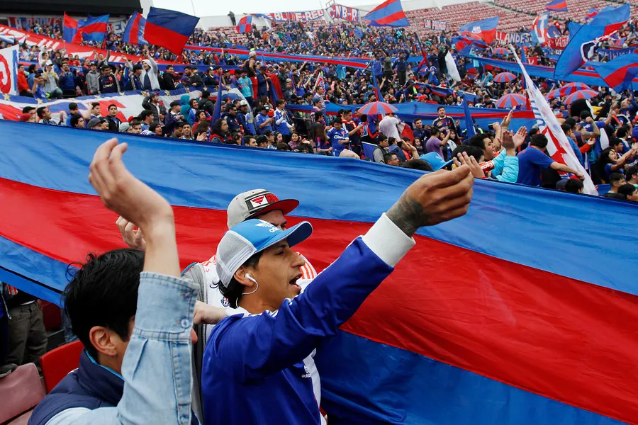 Hinchas de la U puede que tengan que esperar más para volver al Nacional. | Foto: Photosport