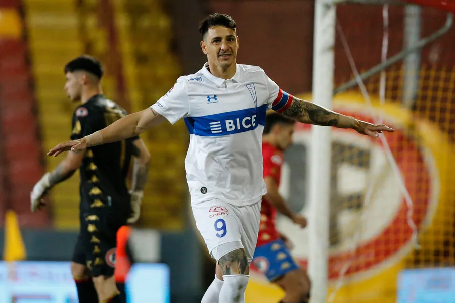 Zampedri seguirá en la UC por dos años más, aseguran. | Foto: Photosport