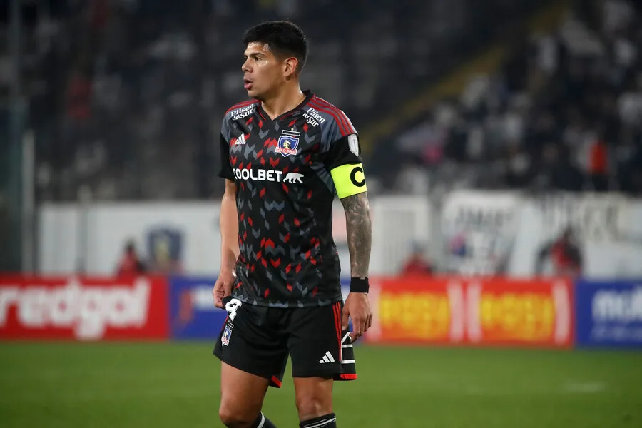 Valdivia no duda de la capitanía de Pavez. | Foto: Photosport