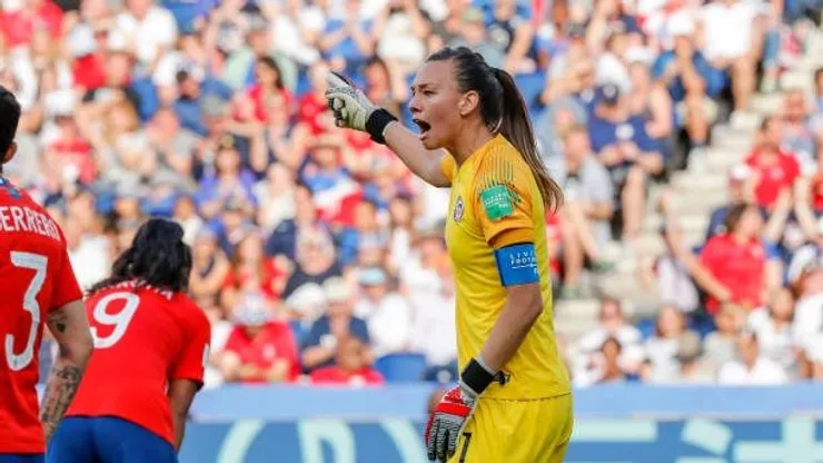 PARIS, FRANCE - JUNE 16: Claudia Endler #1 of Chile calls for a play during the 2019 FIFA Women's World Cup France group F match between USA and Chile at Parc des Princes on June 16, 2019 in Paris, France. (Photo by Catherine Steenkeste/Getty Images)
