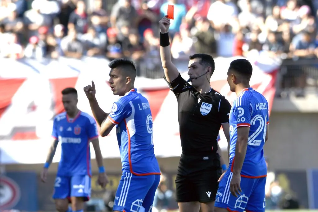 Héctor Hoffens quedó destrozado por la derrota de la U (Photosport)