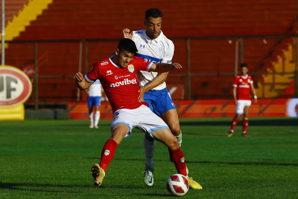 13 veces tocó el balón Di Santo ante La Academia | FOTO: Marcelo Hernandez/Photosport