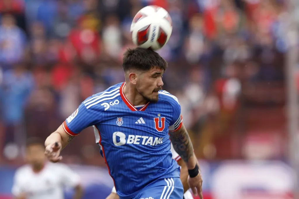 Luis Casanova aún no decide su futuro en la U (Photosport)