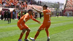 Futbol, Cobreloa vs San Felipe Fecha 27, campeonato Ascenso 2023. El jugador de Cobreloa Cristian Insaurralde, izquierda derecha centro, celebra su gol contra San Felipe durante el partido de primera division B disputado en el estadio Zorro del Desierto Calama, Chile. 24/09/2023 Pedro Tapia/Photosport Football, Cobreloa vs San Felipe 27th turn, 2023 Promotion National Championship. Cobreloa’s player Cristian Insaurralde, left right center, celebrates after scoring against San Felipe during the second division match at the Zorro del Desierto in Calama, Chile. 24/09/2023 Pedro Tapia/Photosport