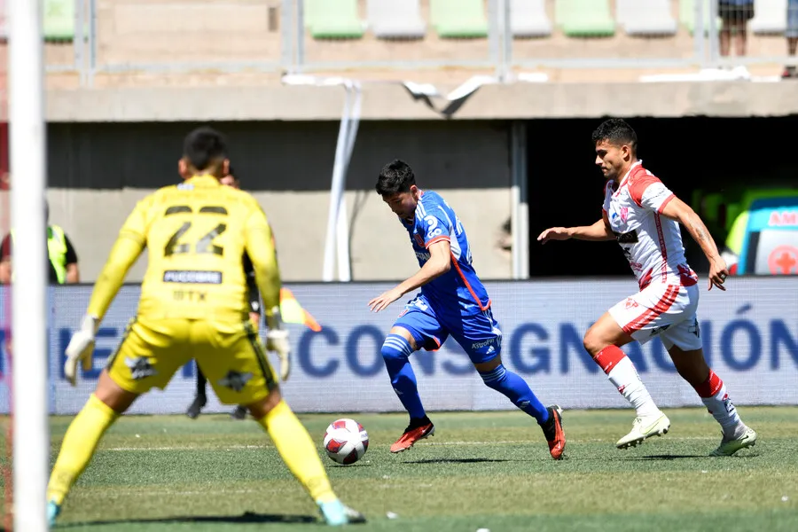 Espinoza fue la figura de Copiapó ante la U. | Foto: Photosport