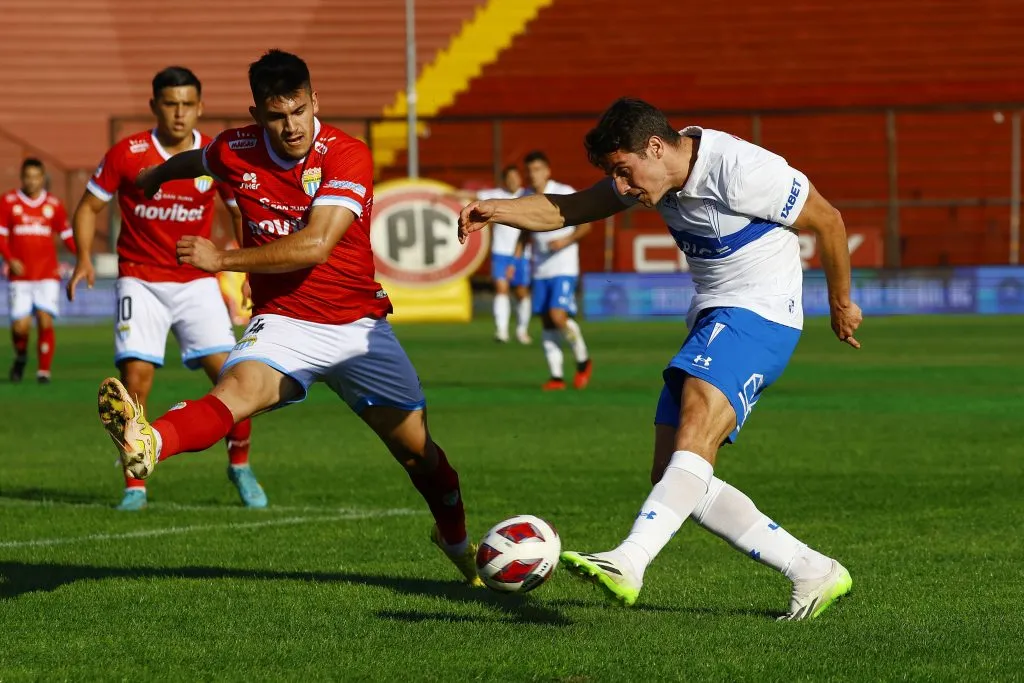 Clemente Montes fue uno de los buenos valores de la UC ante Magallanes (Photosport)