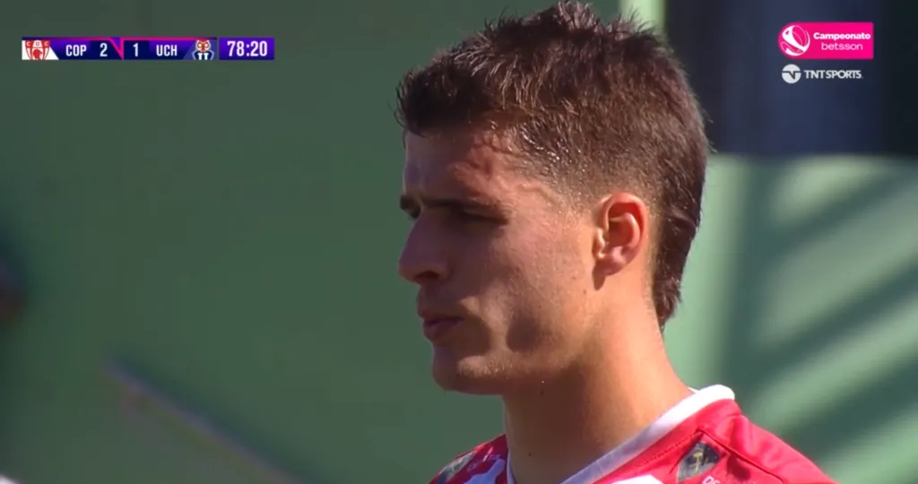 Manuel López convirtió el gol de penal ante la U (Pantallazo TNT Sports)