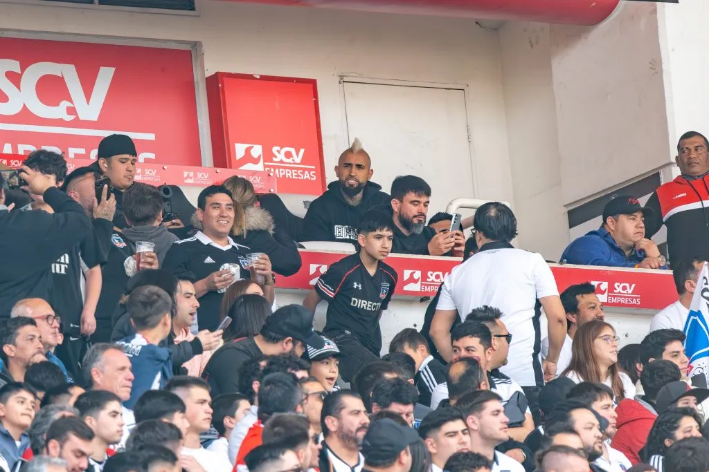 Arturo Vidal vivió desde el palco el triunfo Colo Colo por 6-0 ante Cobresal (Foto: Guille Salazar)