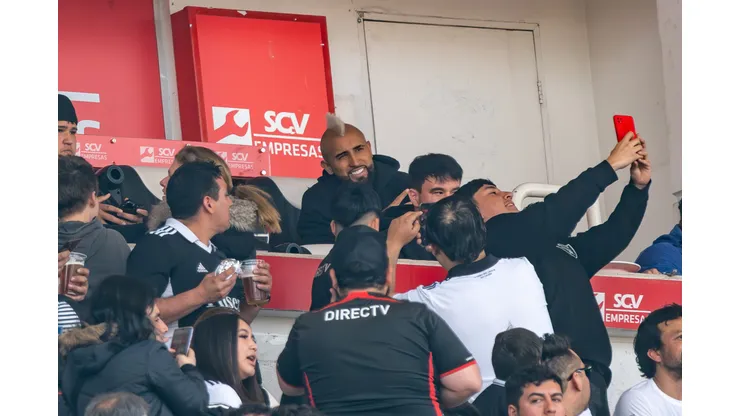 Arturo Vidal conversó con el entrenador de Colo Colo (Foto: Guille Salazar)