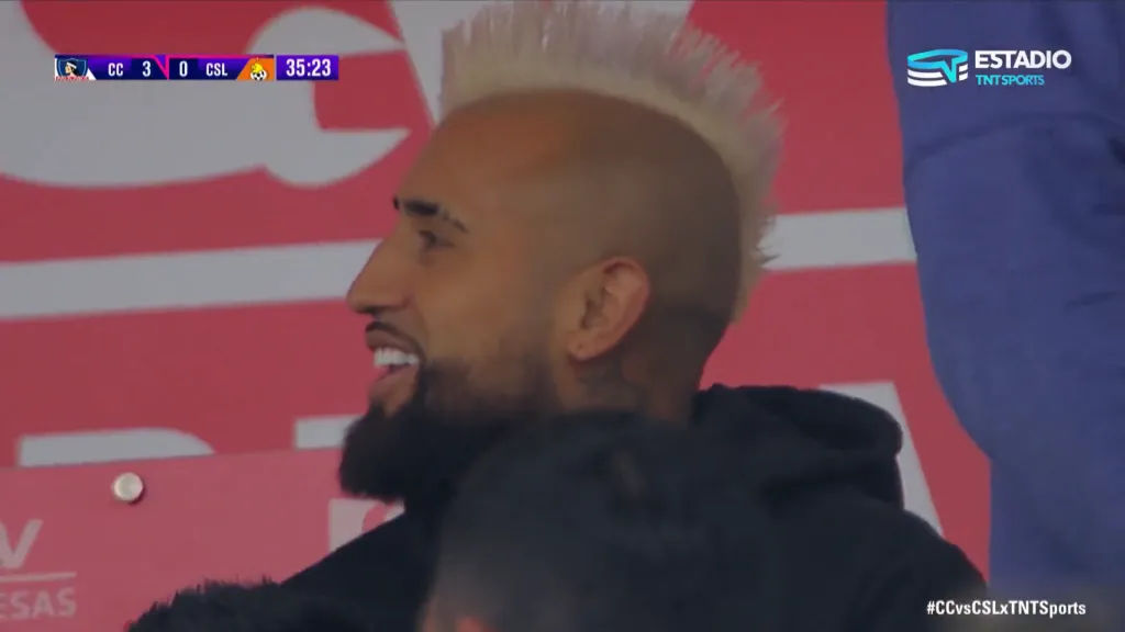 Arturo Vidal presencia el triunfo parcial de Colo Colo ante Cobresal (Foto: TNT SportS)