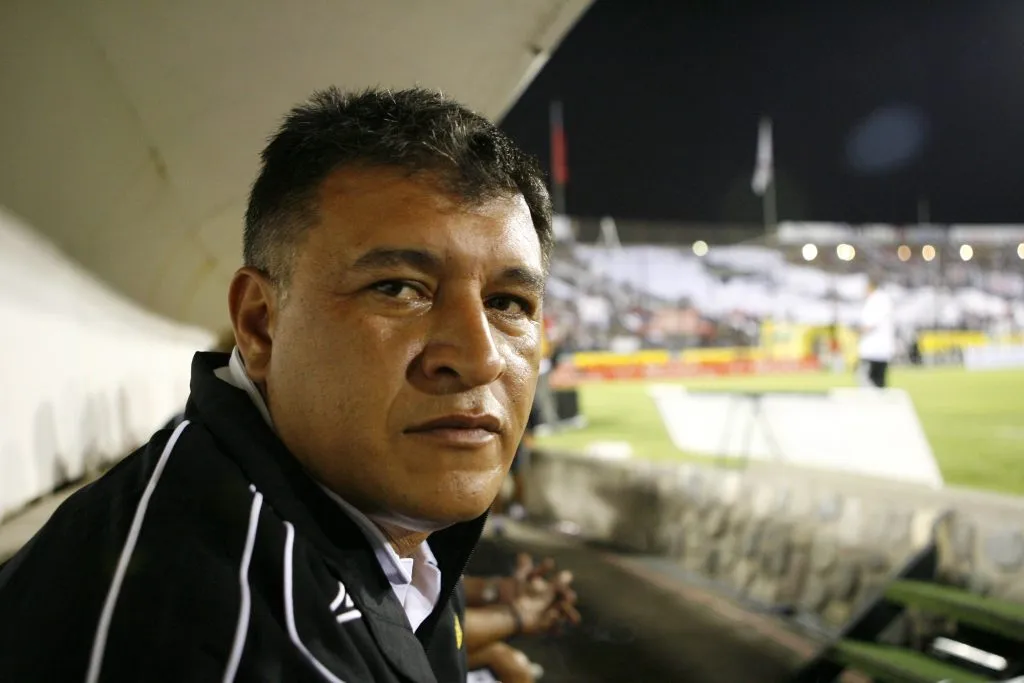 Claudio Borghi analiza la delantera de Colo Colo (Foto: Photosport)