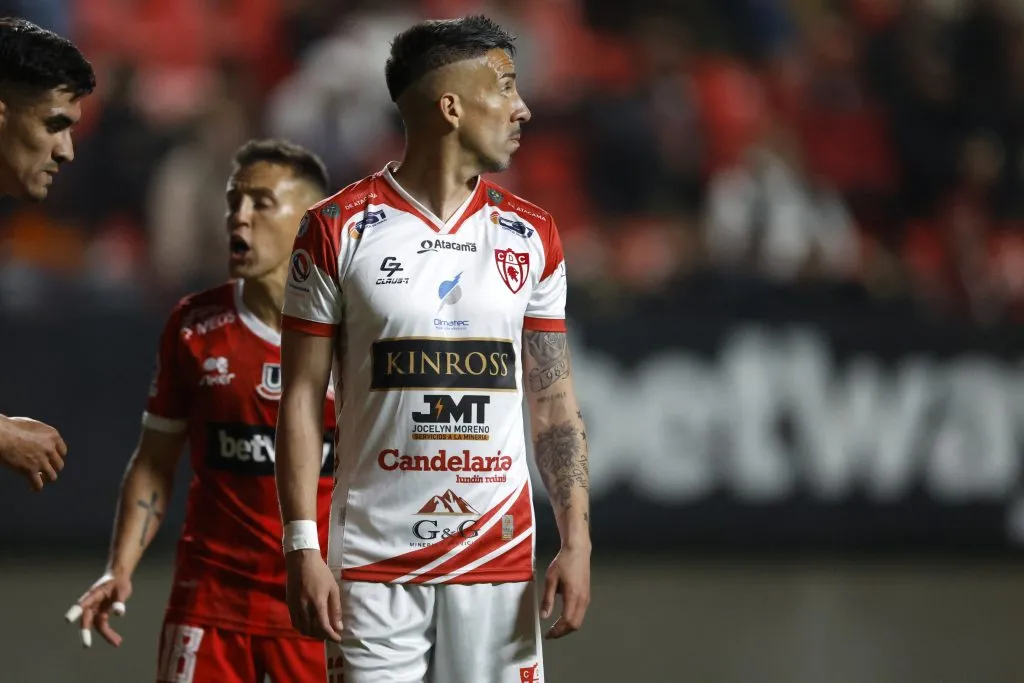 Felipe Reynero enfrentará a la U ante la atenta mirada de su padre Roberto (Photosport)