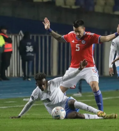 Eduardo Berizzo citó a Matías Zaldivia para el microciclo de la Sub 23 (Photosport)