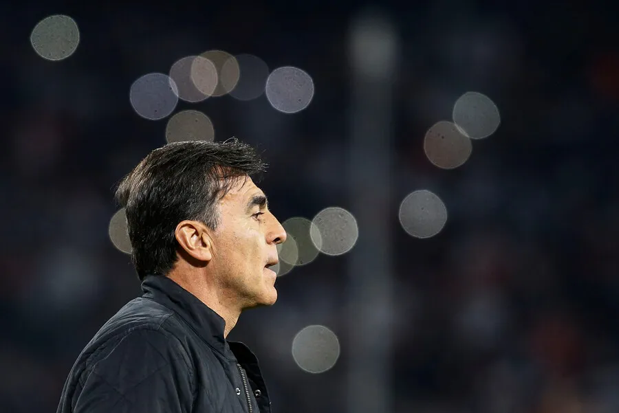 Gustavo Quinteros debe decidir su futuro en el Cacique. | Foto: Photosport