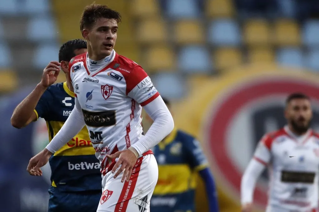 Manuel López amenaza a la U como referente de área de Copiapó (Photosport)