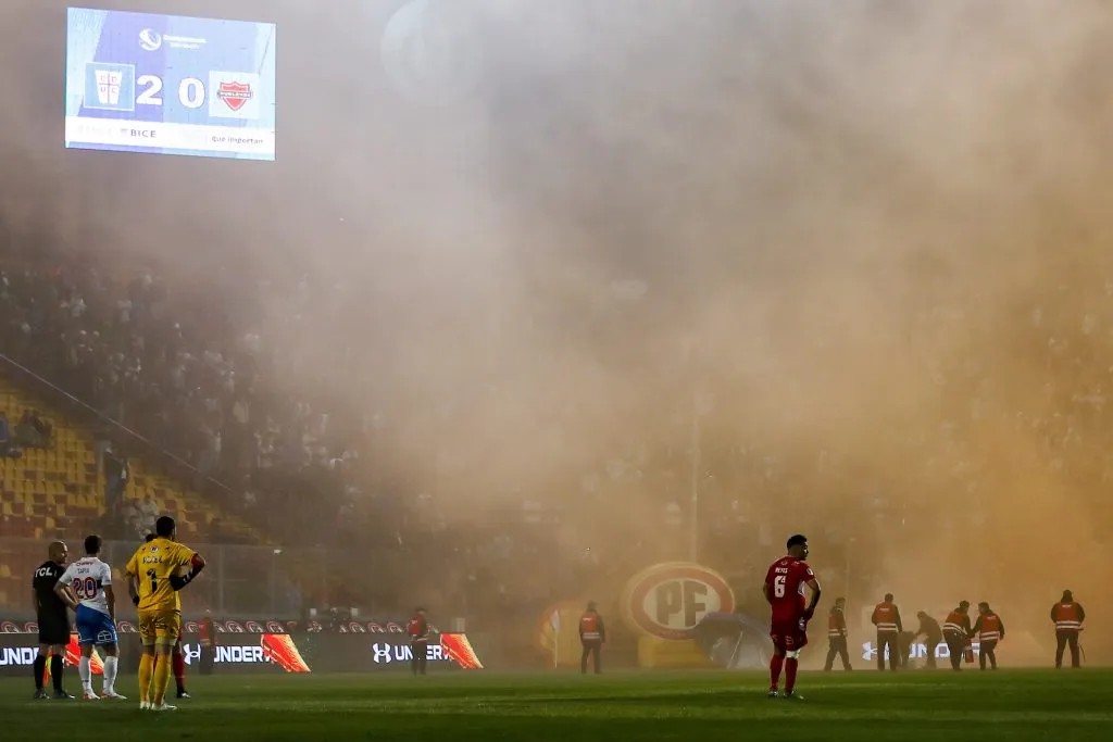 El Tribunal de Disciplina entregó sentencia y sólo castigó a la UC con una fecha sin público (Photosport)