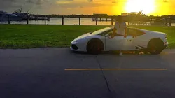 Alexis Sánchez es amante de la velocidad y la naturaleza. En Inglaterra le retrucaron su fanatismo por los autos