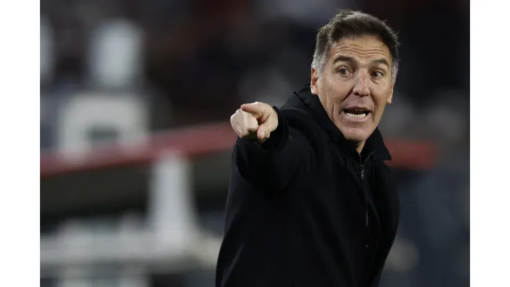 Para Leonardo Véliz, Eduardo Berizzo está pasado a gladiolo